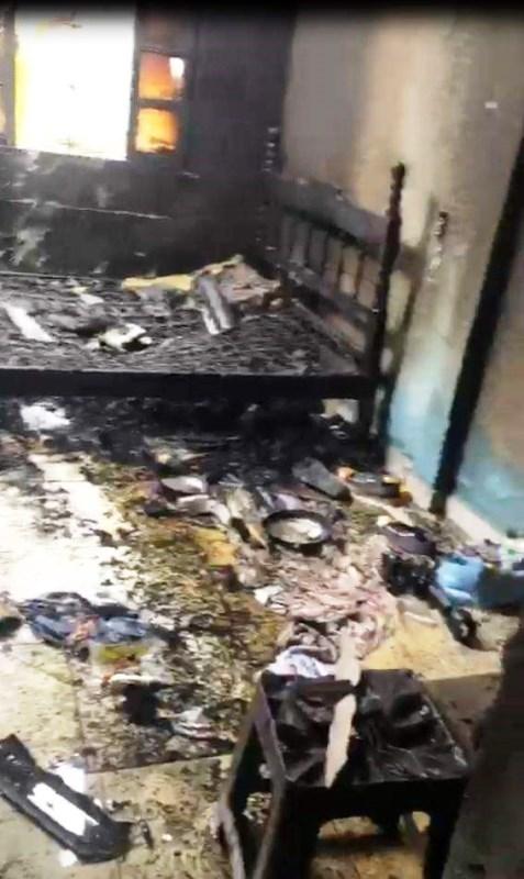 Casal tem casa incendiada enquanto dormia, no ES; vizinhos conseguiram evitar tragédia