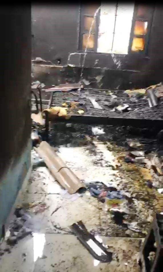 Casal tem casa incendiada enquanto dormia, no ES; vizinhos conseguiram evitar tragédia