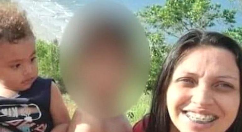Homem mata a namorada e filho de 2 anos em frente à escola e se entrega