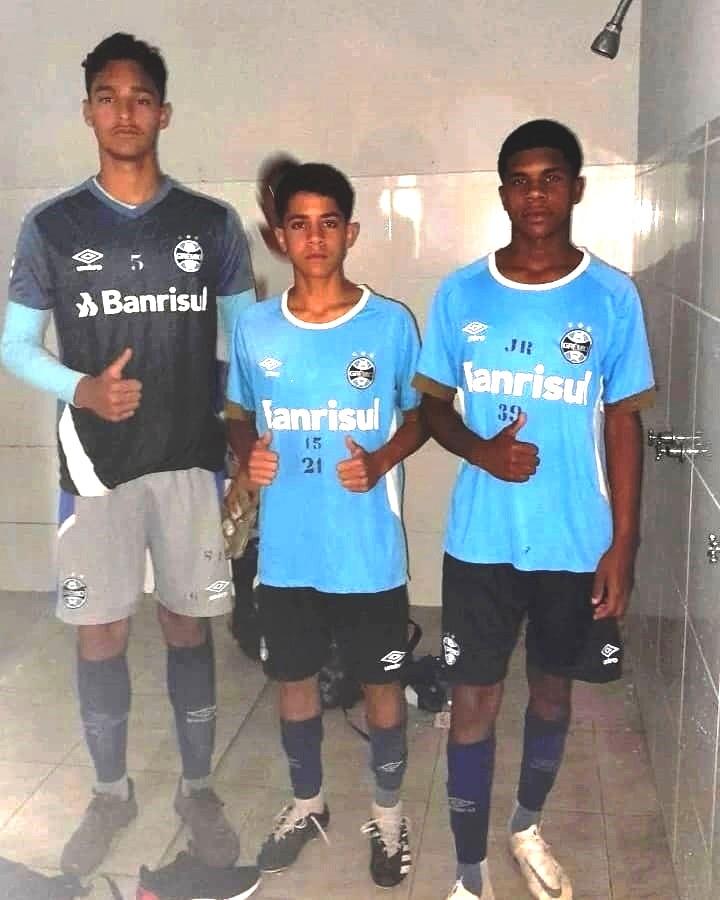 Atletas de Conceição da Barra, ES, treinam no Grêmio Esporte Clube, no RS