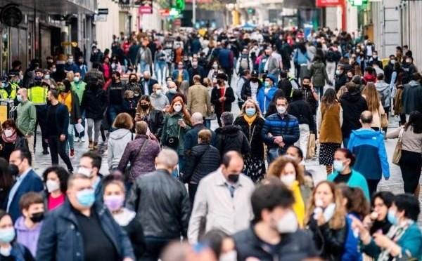 Média móvel de mortes pela Covid-19 no país está abaixo de 100 há uma semana