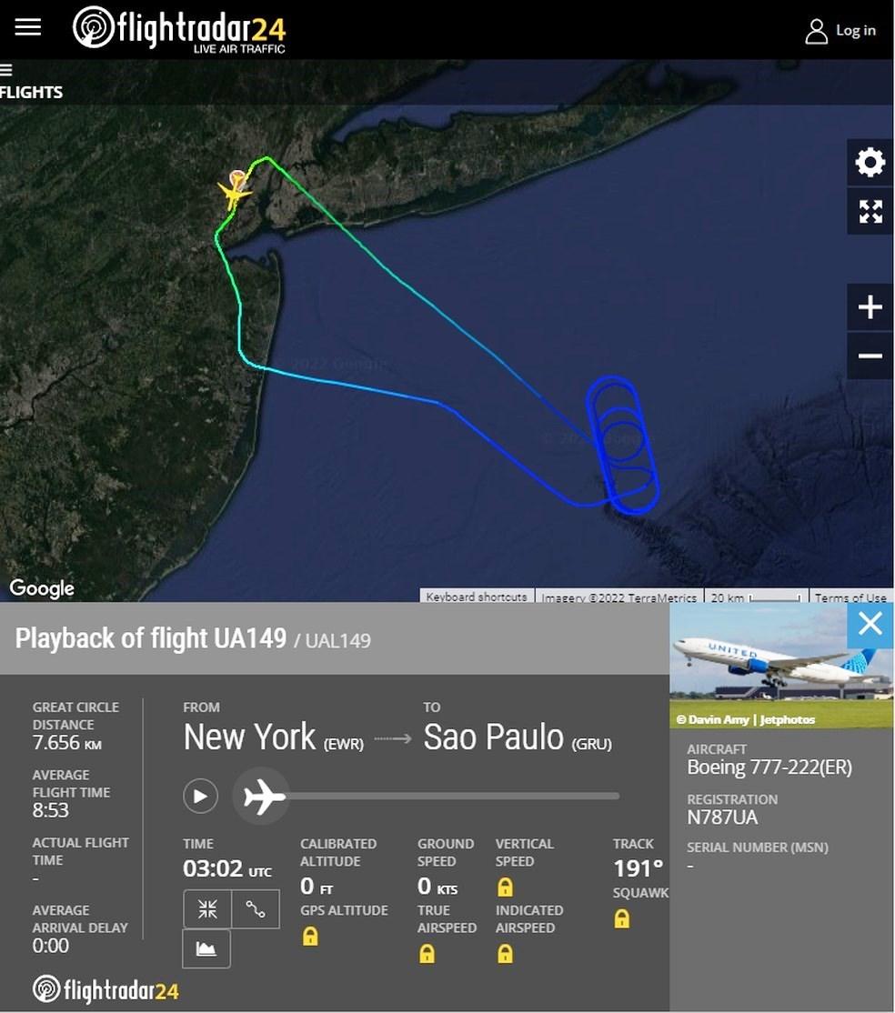Avião solta faíscas após decolar de Nova York para São Paulo