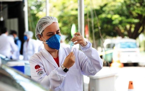Com 73 mortes por Covid-19 em 24 horas no país, média móvel cai 14% e está em 68