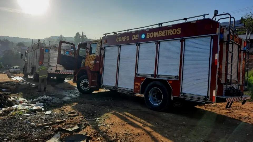 Mulher não consegue sair e morre em incêndio dentro de casa