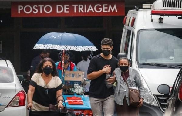 Média móvel de mortes no Brasil é a menor desde abril de 2020