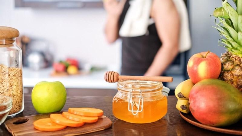 Saiba quais os benefícios do mel na dieta e como adoçar sem engordar