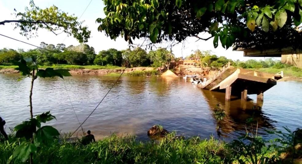 Desabamento de ponte mata três pessoas e deixa 14 feridos