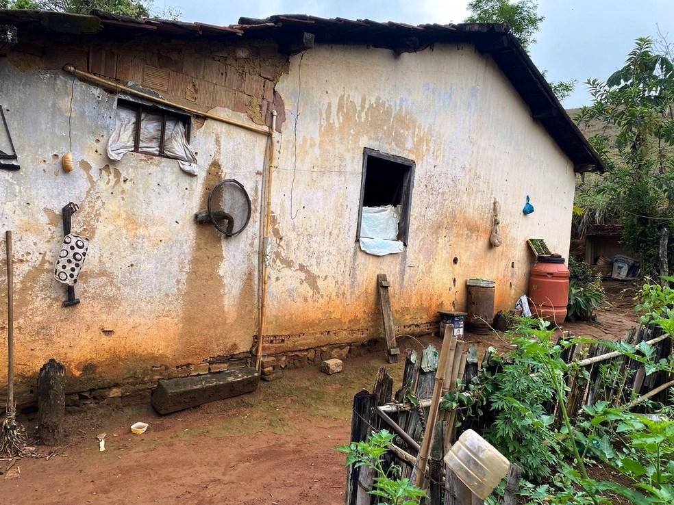 Mãe e duas filhas são libertadas de cárcere privado depois de mais de 20 anos