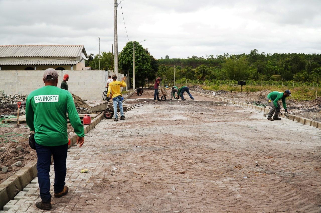 Calçamento de ruas na Paulista, em São Mateus (ES) está em fase de conclusão: Moradores já comemoram