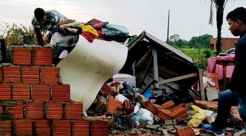 Bebê de seis meses morre após ser arremessado a 25 metros de distância durante vendaval