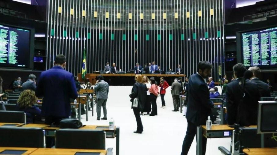 Câmara dos deputados discute projeto que muda nome do Auxílio Brasil e prevê R$ 600