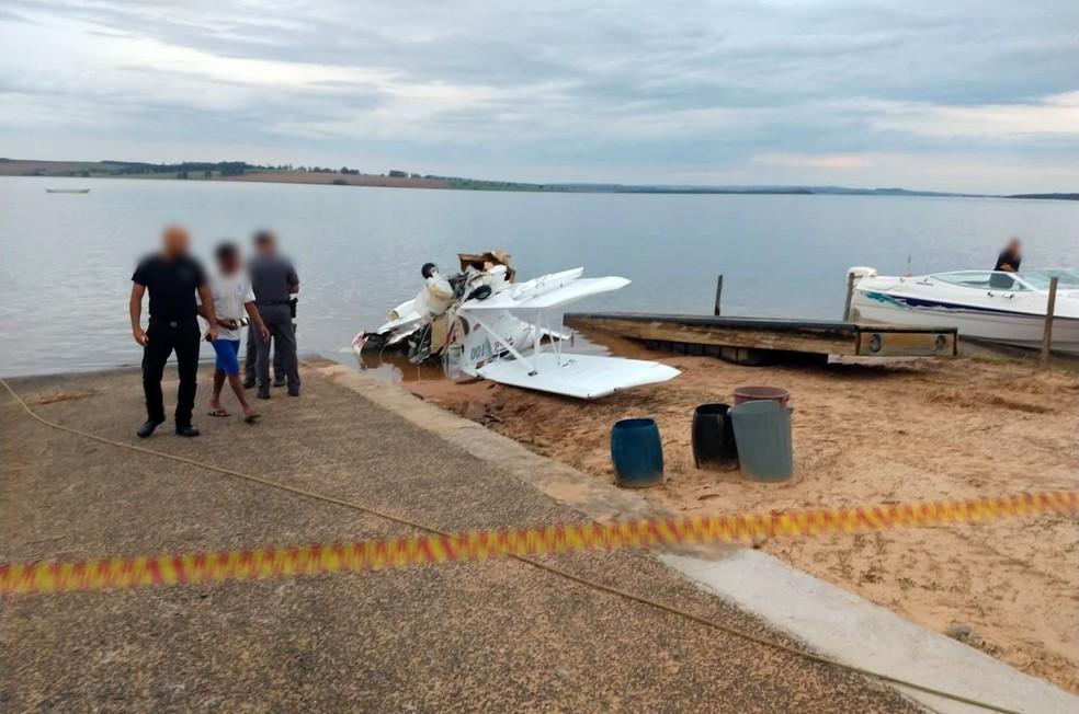 Avião cai em represa de Paranapanema; duas pessoas morreram