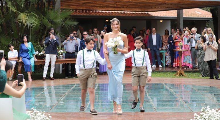 Luciano Szafir se casa após 11 anos de relacionamento e Sasha leva as alianças ao altar