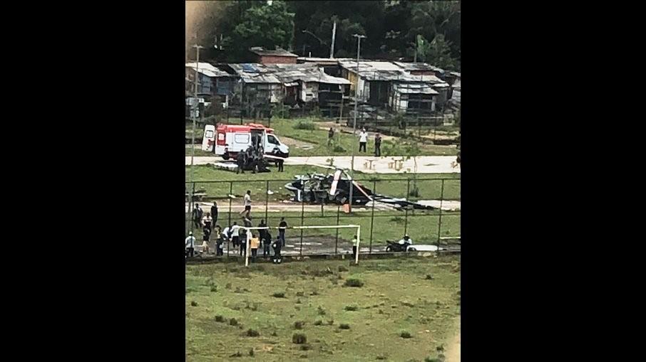 Helicóptero cai na Zona Sul de São Paulo e deixa dois feridos