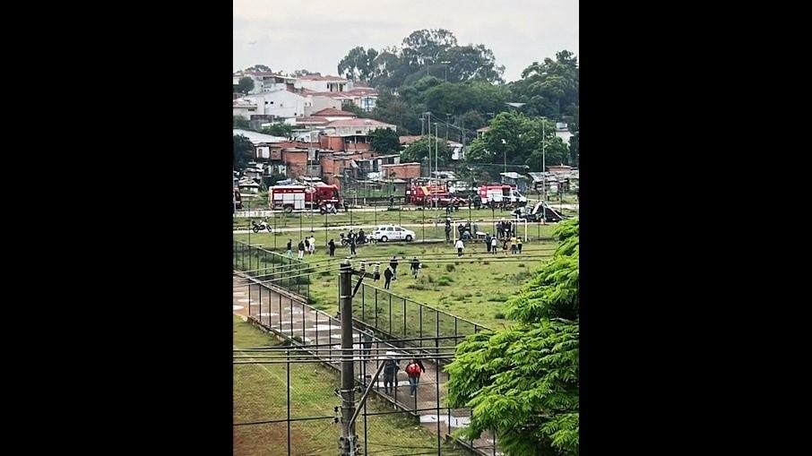 Helicóptero cai na Zona Sul de São Paulo e deixa dois feridos