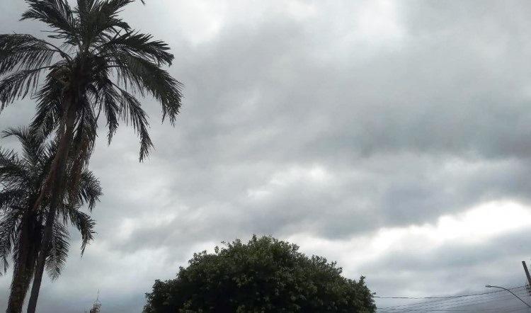 ES terá fim de semana com chuva e ventos de até 74 km/h