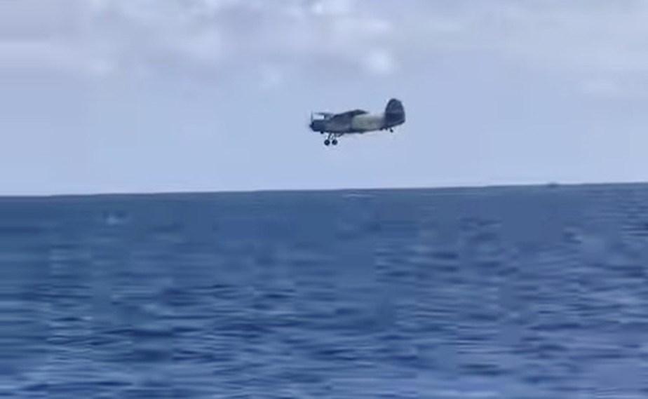 Cubano pilota avião russo em baixa altitude para escapar dos radares e chegar aos EUA