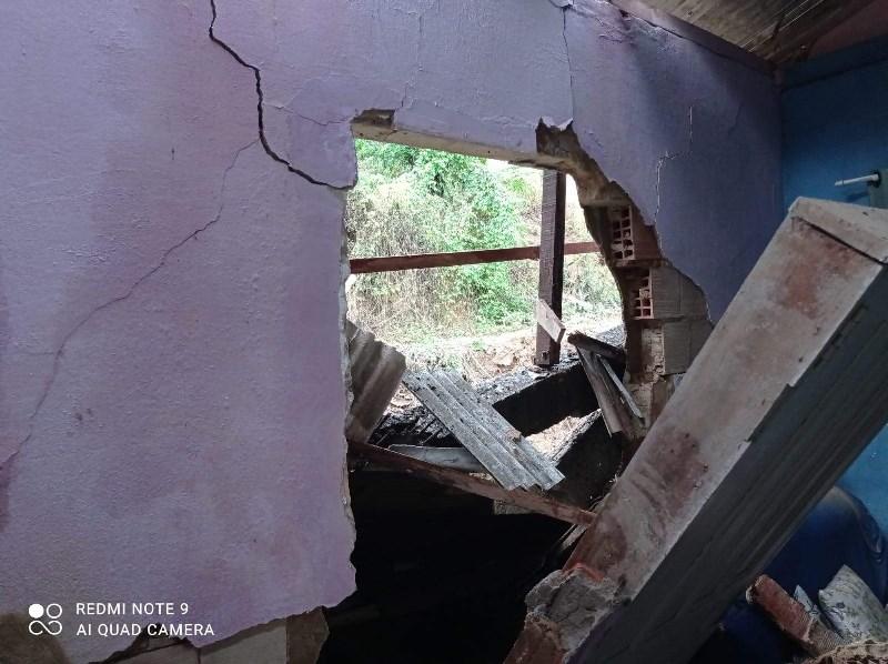 Morte, desabamentos e alagamentos: os estragos da chuva nos municípios do ES