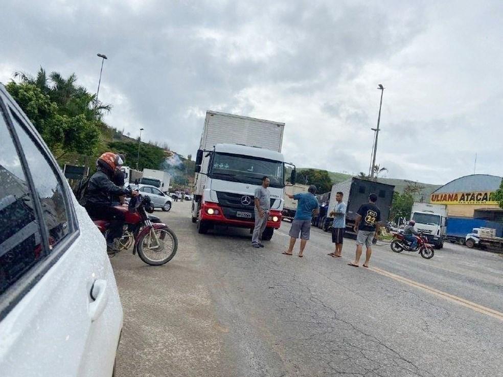 ES entra no 2° dia de protestos de manifestantes bolsonaristas nas rodovias do estado