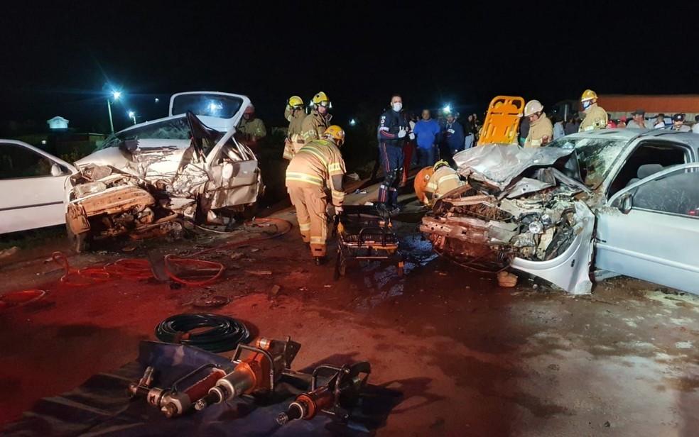 Grave acidente na BR-251 deixa 3 mortos e 5 feridos 