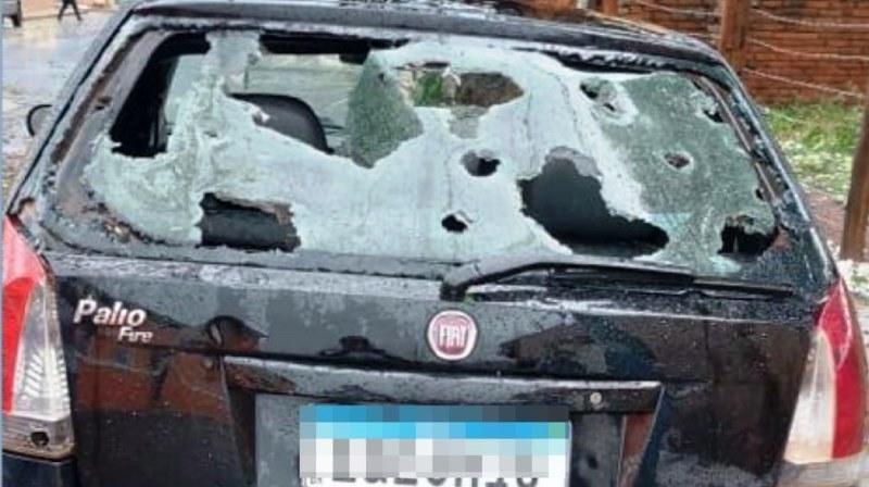 Cidades do Sul de Minas usam até escavadeira em ruas cobertas de gelo após chuva de granizo