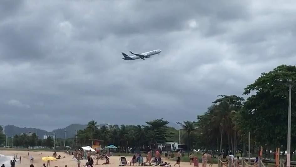 Avião que saiu de Miami para Vitória tenta pousar duas vezes, 