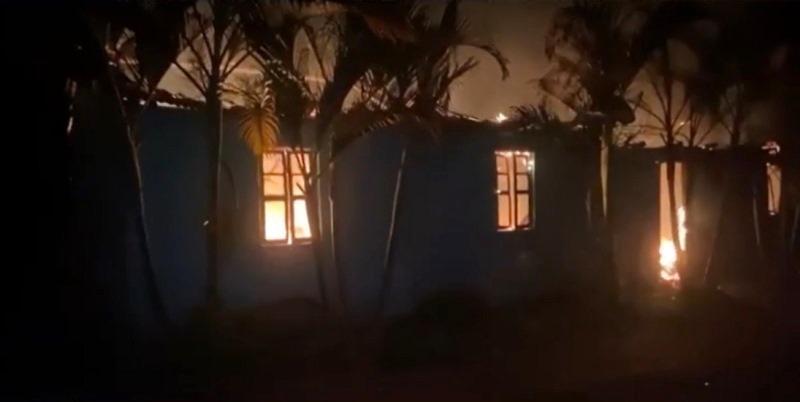Incêndio destrói casa em Santa Maria de Jetibá, no ES