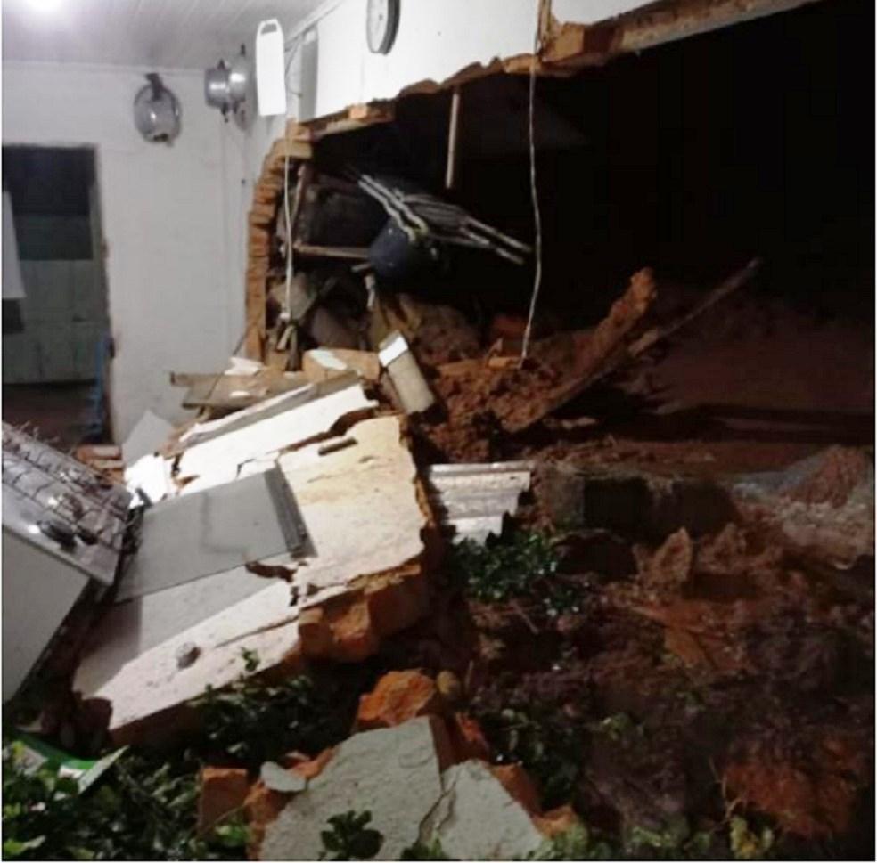 Chuva deixa desalojados e desabrigados no ES