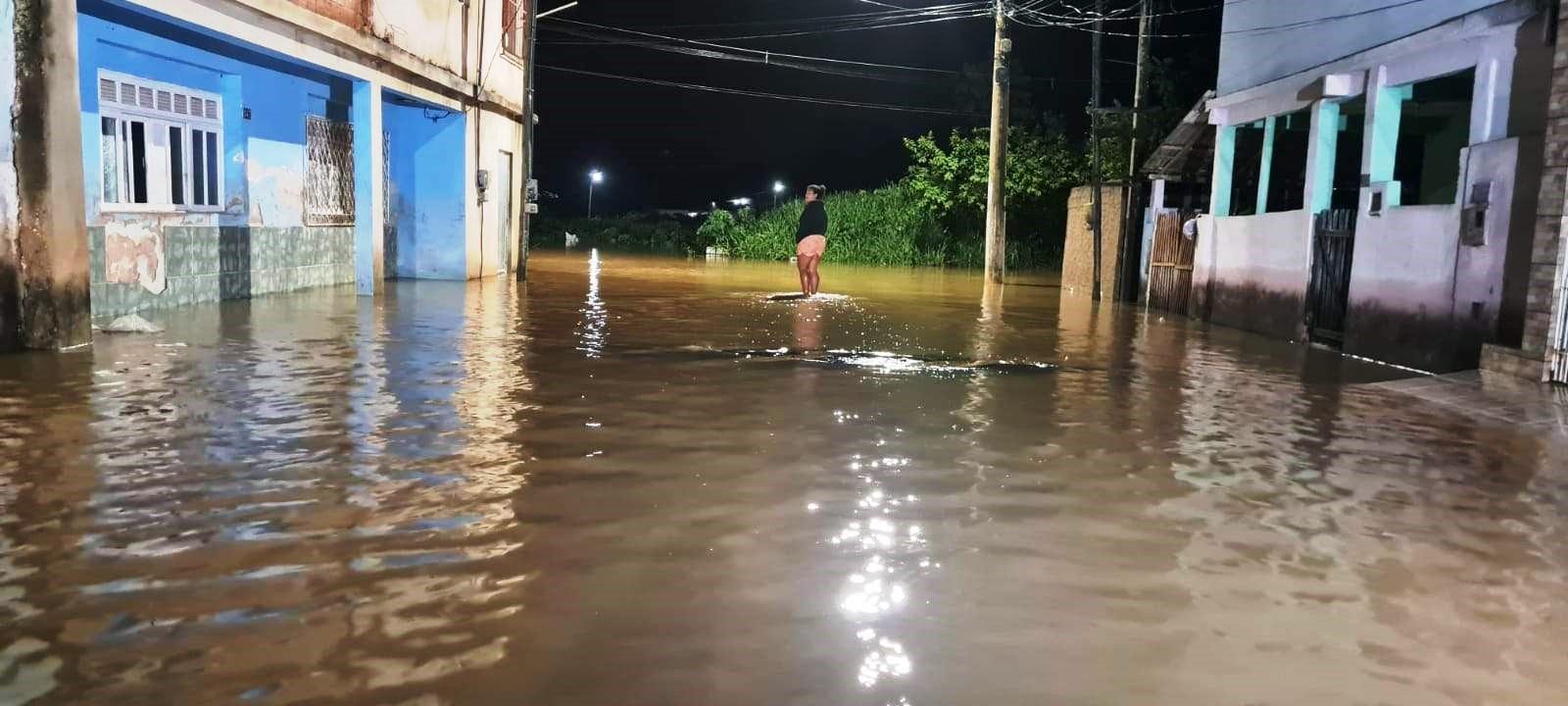 ES tem 26 alertas para risco de alagamentos e deslizamentos de terra: Desabrigado e desalojados chegam a 615