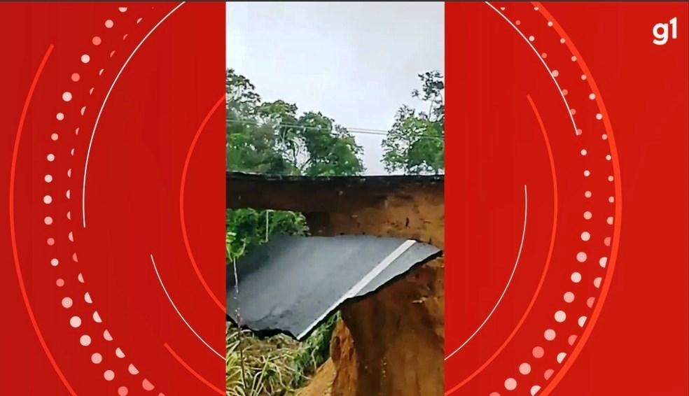 Trecho com cratera causada por chuva na BR-101 no ES será reconstruído em 72 horas, diz concessionária