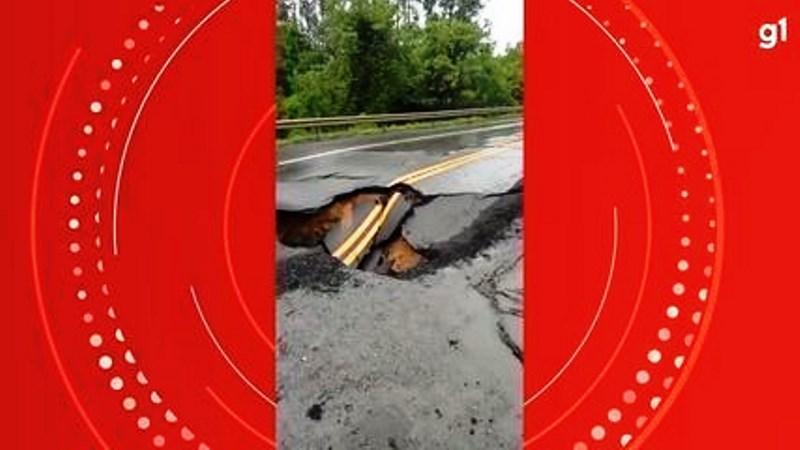 Novo ponto da BR-101 cede e é totalmente interditado por causa da chuva no ES