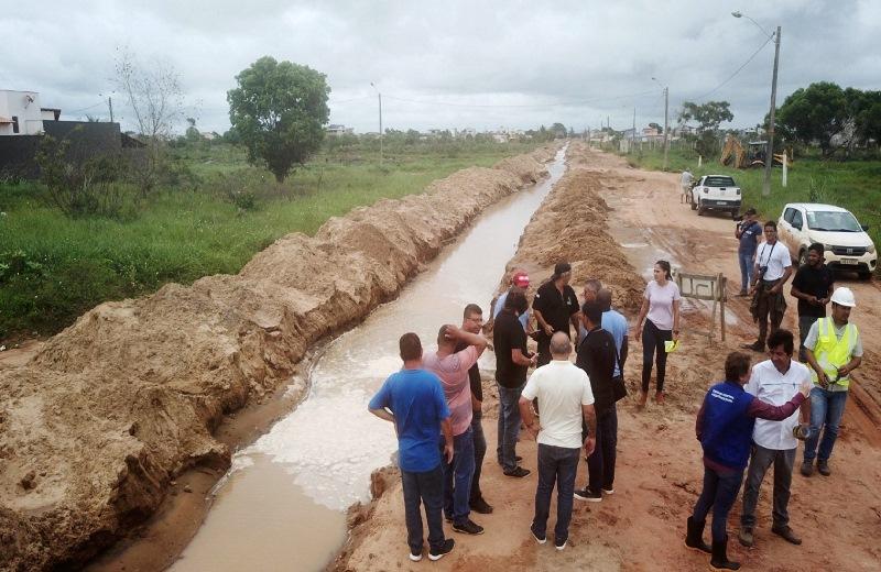 Operação de guerra para reduzir os alagamentos em Guriri, ganha aliados públicos e privados, em São Mateus