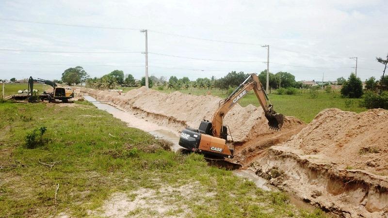 Operação de guerra para reduzir os alagamentos em Guriri, ganha aliados públicos e privados, em São Mateus