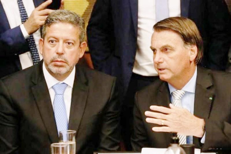 Lira concede aposentadoria a Bolsonaro; valor pode superar R$ 30 mil