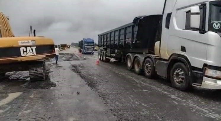 Eco101 libera o tráfego no km 170 da BR-101, em Linhares, ES