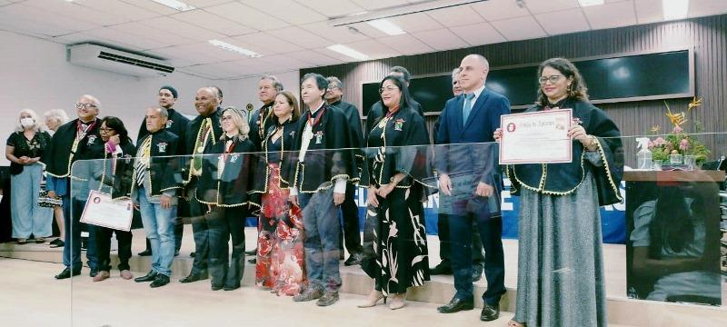 Escritora Ana Cristina é homenageada na Academia Teixeirense de Letras, na BA