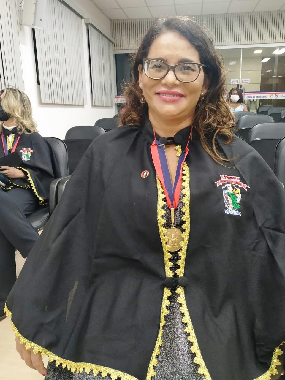 Escritora Ana Cristina é homenageada na Academia Teixeirense de Letras, na BA
