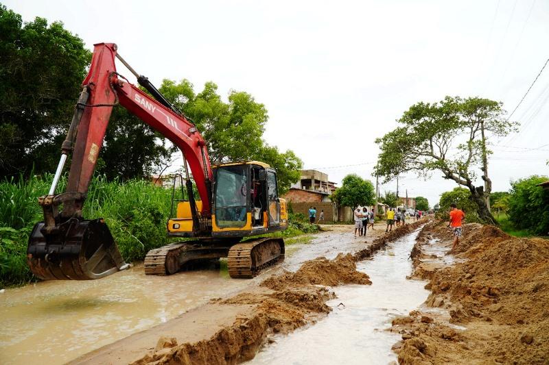 Ações para resolver alagamentos em Guriri norte, em São Mateus, ES: água chegou no rio