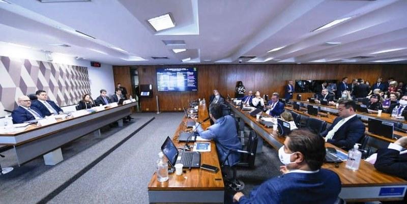 CCJ aprova relatório da PEC do estouro com gasto de R$ 145 bilhões por dois anos