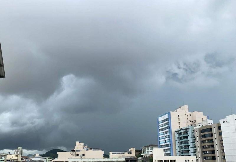 ES recebe dois alertas para chuva e ventos intensos de até 100km/h