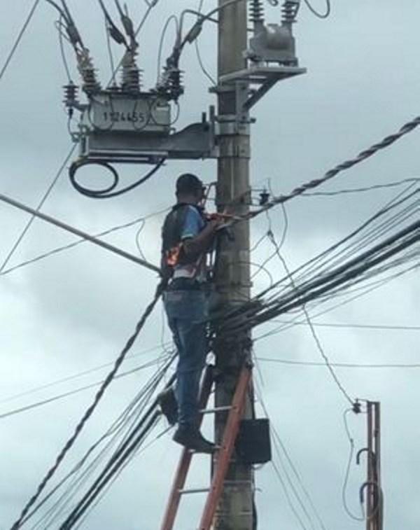 Homem fica com o corpo em chamas após choque elétrico em SP, mas sobrevive