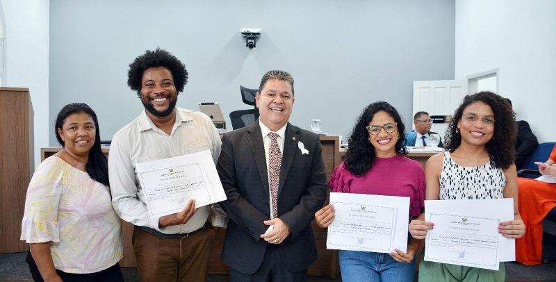 Câmara de São Mateus reconhece excelência no trabalho de médico cubano