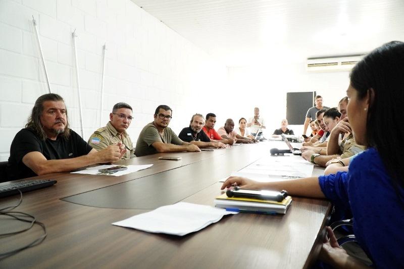 Chuva, deslizamento, interdição de ponte: Daniel Santana mobiliza equipes e monta plano de ação em São Mateus, ES