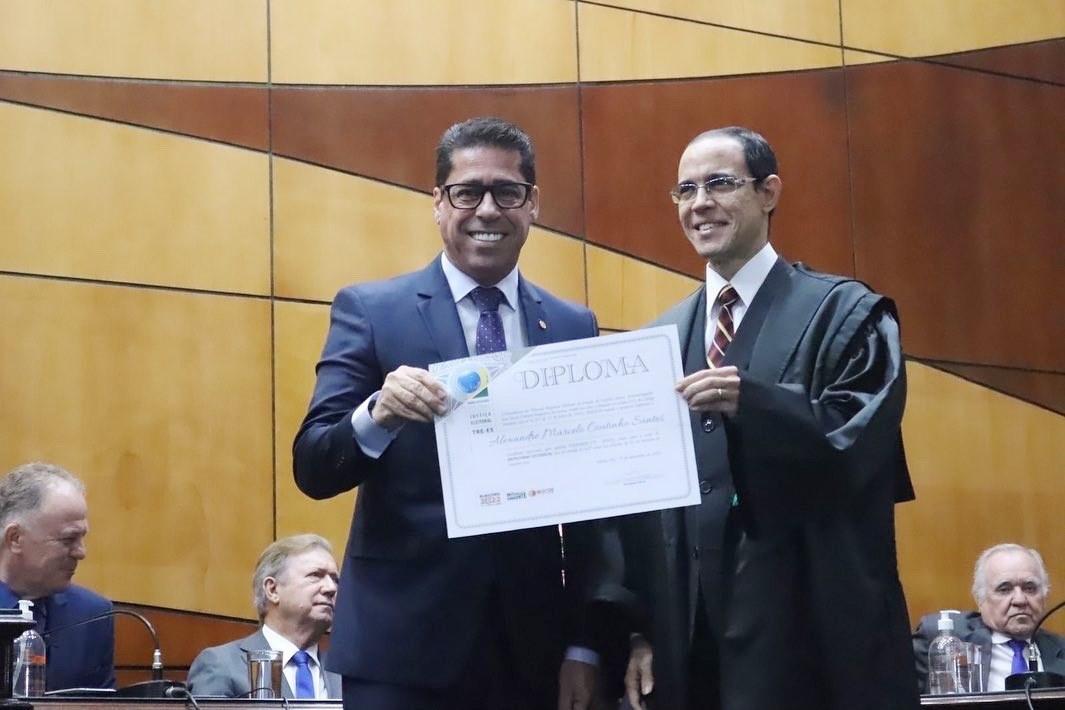 Marcelo Santos é diplomado como deputado estadual do ES
