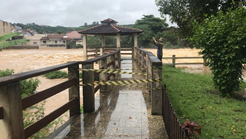 Chuva causa mais estragos, estouro em barragem, queda de barranco e interdições no ES