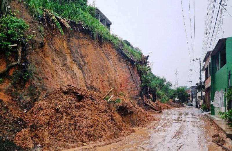 Prefeitura contrata engenheiros especializados em estabilização de encostas na Ladeira do Besouro, em São Mateus, ES