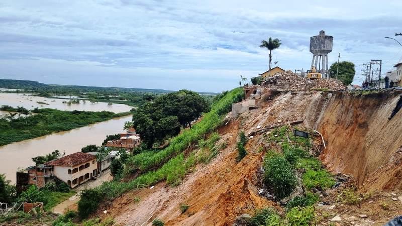 Em visita São Mateus, ES, Casagrande se reúne com o prefeito Daniel e o Comitê de Crise e garante recursos para a reconstrução do município