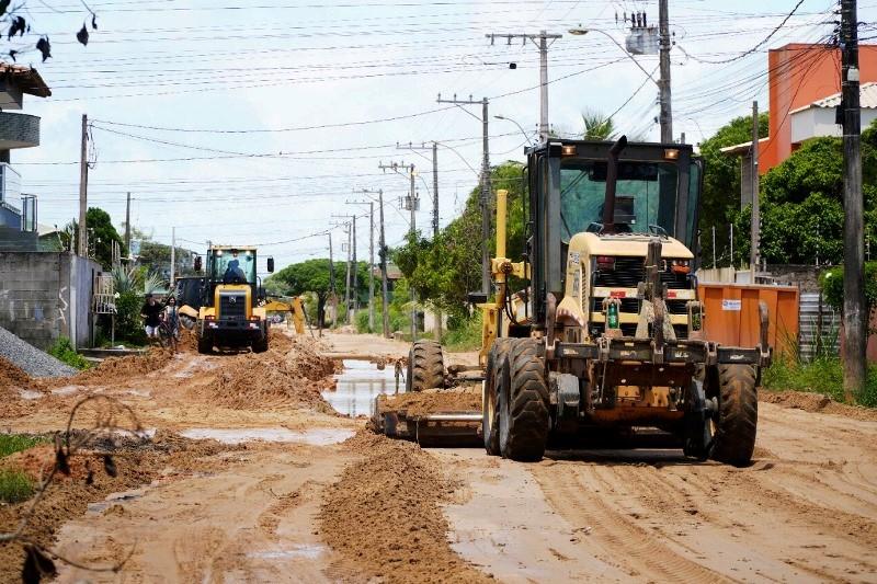 Desassoreamento do canal da 11ª avenida e patrolamento da via vai restabelecer o tráfego em Guriri, São Mateus, ES