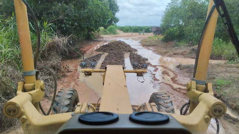 Prefeitura acelera recuperação das estradas nas zonas rurais de São Mateus, ES