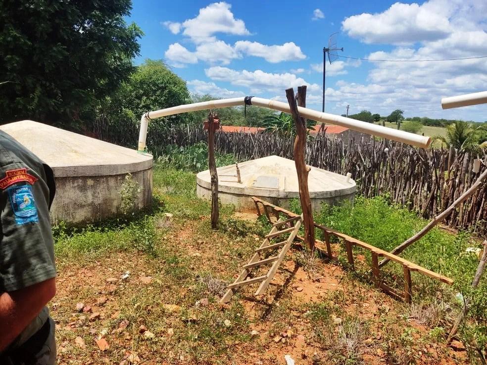 Mãe é presa suspeita de matar afogada filha de 1 ano em cisterna